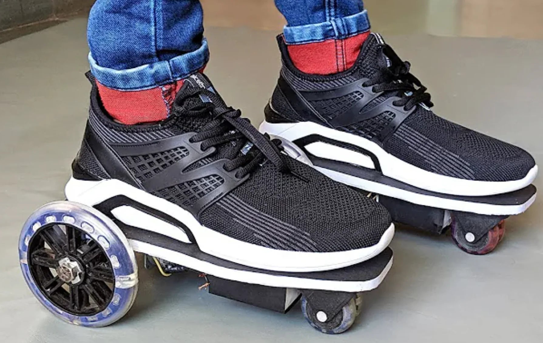 DIY Three-Wheel Electric Rollerblades